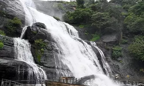 बाढ़: कोर्टालम जलप्रपात पर स्नान प्रतिबंधित बाढ़: कोर्टालम जलप्रपात पर स्नान प्रतिबंधित