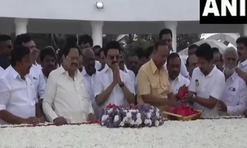 Tamil CM ने मनाया अपना 72वां जन्मदिन, डीएमके संस्थापक सीएन अन्नादुरई को दी श्रद्धांजलि