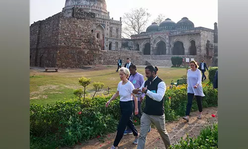 यूरोपीय आयोग की अध्यक्ष उर्सुला वॉन डेर लेयेन ने Delhi के लोधी गार्डन का दौरा किया यूरोपीय आयोग की अध्यक्ष उर्सुला वॉन डेर लेयेन ने Delhi के लोधी गार्डन का दौरा किया