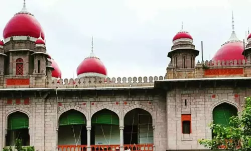 Telangana: भाग्य लक्ष्मी मंदिर मामले में हाईकोर्ट ने कार्यवाही पर रोक लगाई