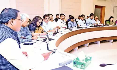 लोक सेवा भवन में CM की अध्यक्षता में सभी विभागों के प्रधान सचिवों की बैठक हुई लोक सेवा भवन में CM की अध्यक्षता में सभी विभागों के प्रधान सचिवों की बैठक हुई