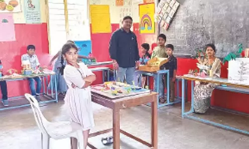 Andhra: छात्रों की विज्ञान परियोजनाओं ने व्यापक ध्यान आकर्षित किया Andhra: छात्रों की विज्ञान परियोजनाओं ने व्यापक ध्यान आकर्षित किया