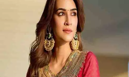 Kriti Sanon ने तेरे इश्क में के सेट पर मिठाई का लुत्फ़ उठाया