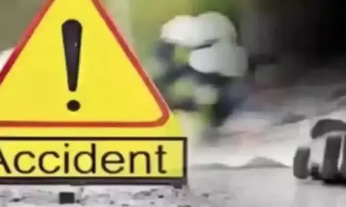 Bareilly: बस ट्रैक्टर ट्रॉली से भिड़ी , दो की मौत