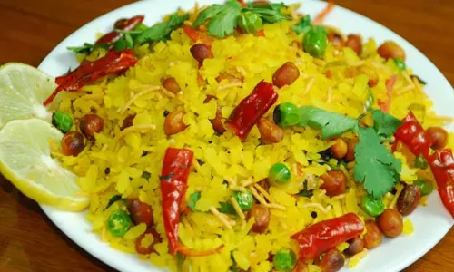 Breakfast : झटपट बनाएं लाजवाब स्वादिष्ट पोहा