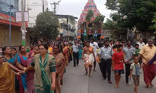 Tamil Nadu: तिरुचेंदूर के वेयुलुकंदम्मन मंदिर में मसीत रथ जुलूस