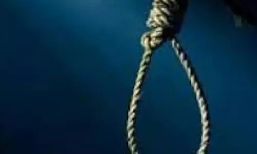 Fatehpur: फांसी के फंदे पर लटका मिला महिला का शव ,जांच में जुटी पुलिस