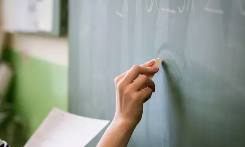 Karnataka: शिक्षा विभाग द्वारा ‘अतिरिक्त’ परिवहन सहायता वापस लेने से दिव्यांग शिक्षक परेशान