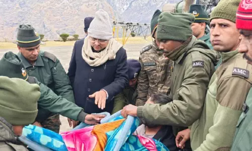 चमोली हिमस्खलन: CM Dhami ने प्रभावित क्षेत्र का दौरा किया, राहत और बचाव कार्यों की समीक्षा की