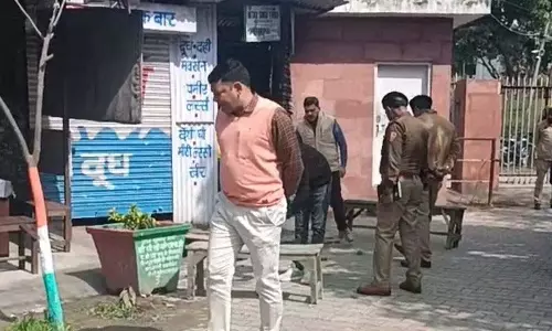 अंबाला कोर्ट परिसर में 2 लोगों ने हवा में गोलियां चलाईं अंबाला कोर्ट परिसर में 2 लोगों ने हवा में गोलियां चलाईं