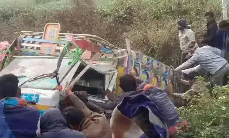 Katni : मजदूरों से भरी पिकअप पलटी, एक की मौत 24 घायल