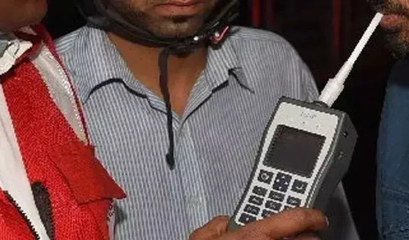 Telangana के करीमनगर में टीएसआरटीसी बस चालकों ने किया विरोध Telangana के करीमनगर में टीएसआरटीसी बस चालकों ने किया विरोध
