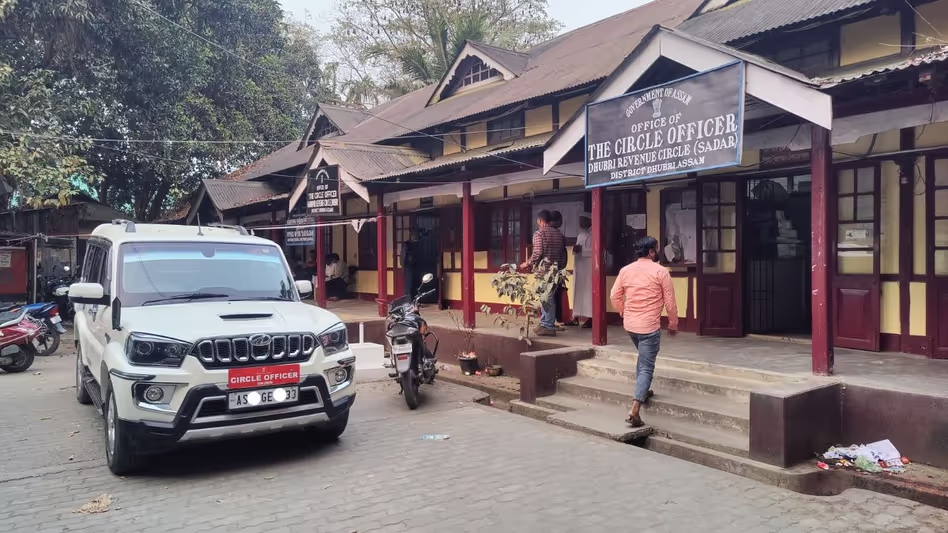Assam : धुबरी लाट मंडल ने तबादलों का विरोध किया, कानूनी रोक की मांग