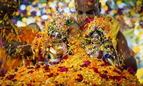 Phulera Dooj पूजा में पढ़ें ये व्रत कथा, सुखी होगा वैवाहिक जीवन