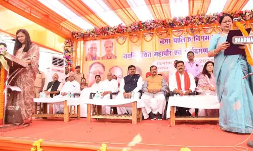 नगर निगम दुर्ग के नवनिर्वाचित महापौर और पार्षदों का शपथ ग्रहण हुआ नगर निगम दुर्ग के नवनिर्वाचित महापौर और पार्षदों का शपथ ग्रहण हुआ