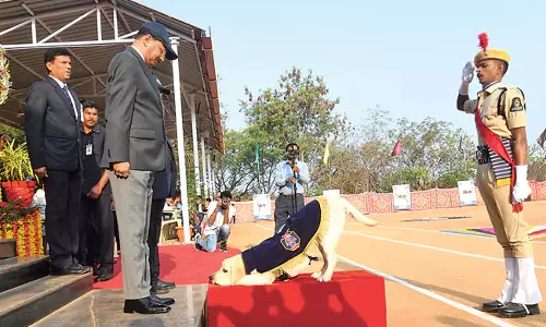 Telangana : कुत्तों की परेड