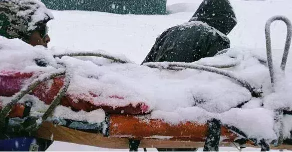 Chamoli : हिमस्खलन की चपेट में आए चार श्रमिकों की मौत, रेस्क्यू अभियान जारी