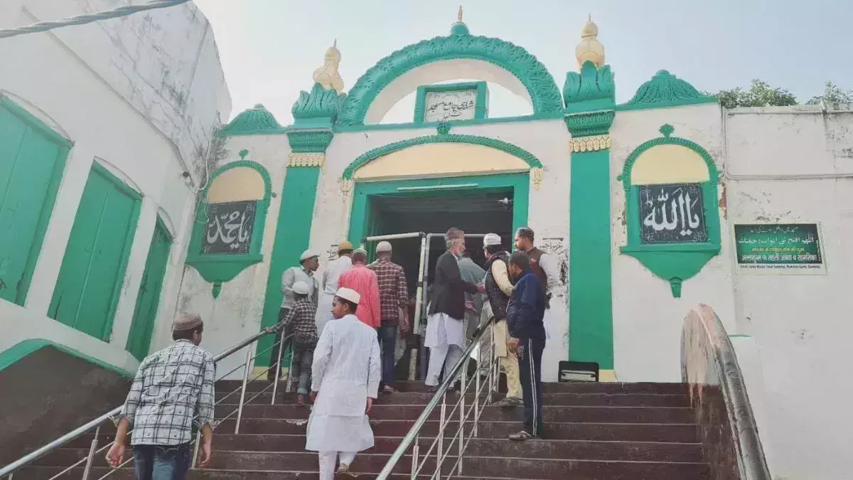 Lucknow: याचिकाकर्ता ने शाही जामा मस्जिद मामले के न्यायिक आयोग के समक्ष दर्ज कराया बयान Lucknow: याचिकाकर्ता ने शाही जामा मस्जिद मामले के न्यायिक आयोग के समक्ष दर्ज कराया बयान