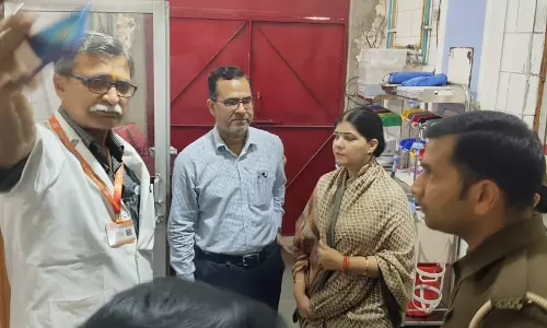 Sant Kabir Nagar: उपाध्यक्ष ने निरीक्षण के दौरान पैथोलॉजी के पास शौचालय में गंदगी पाए जाने पर नाराजगी व्यक्त की