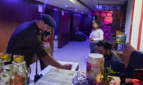 Dehradun: स्पा सेंटर पर बड़े पैमाने पर छापे से मचा हड़कंप