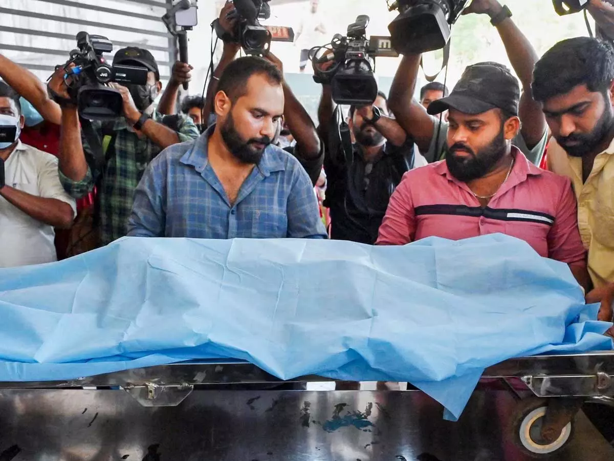 5 हत्याएं, विदेश से भारत लौटा कातिल का पिता 5 हत्याएं, विदेश से भारत लौटा कातिल का पिता