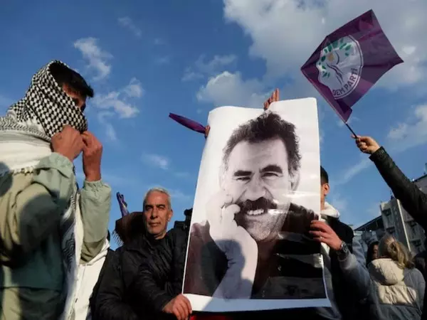 Turkey: कुर्दिस्तान वर्कर्स पार्टी ने जेल में बंद नेता के आदेश के बाद युद्ध विराम की घोषणा की Turkey: कुर्दिस्तान वर्कर्स पार्टी ने जेल में बंद नेता के आदेश के बाद युद्ध विराम की घोषणा की