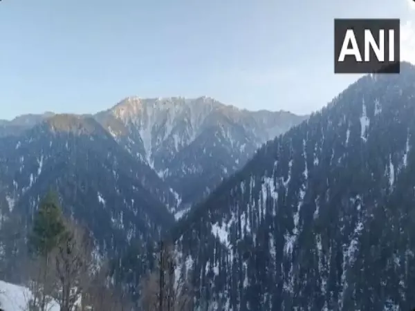 धूप ने बर्फ से ढके Doda को मनमोहक परिदृश्य में बदल दिया धूप ने बर्फ से ढके Doda को मनमोहक परिदृश्य में बदल दिया