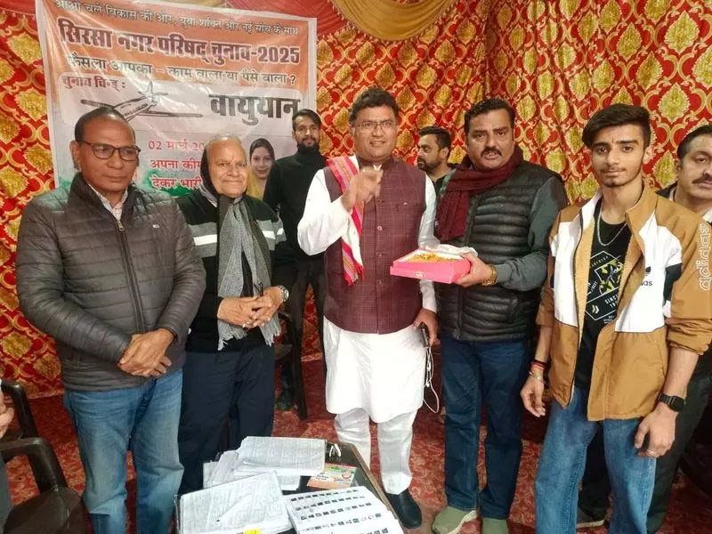 Sirsa मतदान के दिन नजदीक आते ही सिरसा में चुनावी बुखार चढ़ गया Sirsa मतदान के दिन नजदीक आते ही सिरसा में चुनावी बुखार चढ़ गया