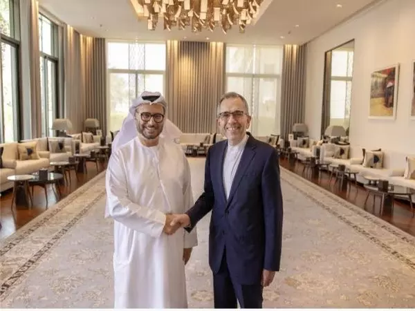 Iran, UAE ने द्विपक्षीय संबंधों पर चर्चा की, आपसी हितों, व्यापार पर ध्यान केंद्रित किया Iran, UAE ने द्विपक्षीय संबंधों पर चर्चा की, आपसी हितों, व्यापार पर ध्यान केंद्रित किया