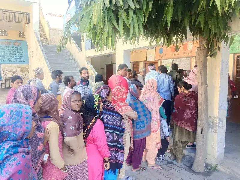 Haryana नगर निगम चुनाव LIVE मतदान केंद्रों पर मतदाताओं की कतारें लगी Haryana नगर निगम चुनाव LIVE मतदान केंद्रों पर मतदाताओं की कतारें लगी