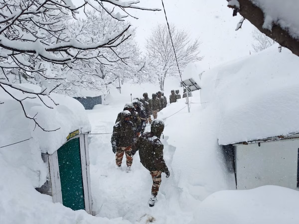 Ballia: हिमस्खलन में बलिया जिले के राम सुजान सिंह के लापता होने की आशंका Ballia: हिमस्खलन में बलिया जिले के राम सुजान सिंह के लापता होने की आशंका