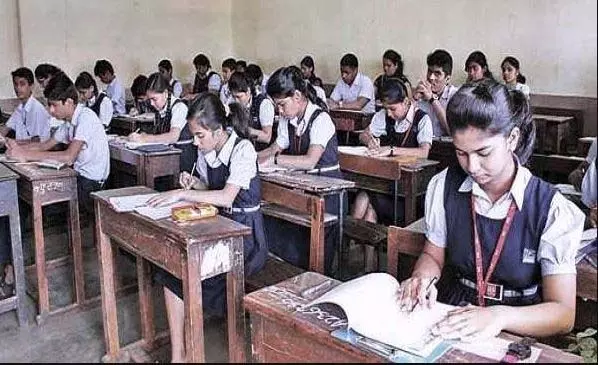 Odisha: दसवीं कक्षा की बोर्ड परीक्षा के विज्ञान प्रश्नपत्र में विसंगति पाई गई Odisha: दसवीं कक्षा की बोर्ड परीक्षा के विज्ञान प्रश्नपत्र में विसंगति पाई गई
