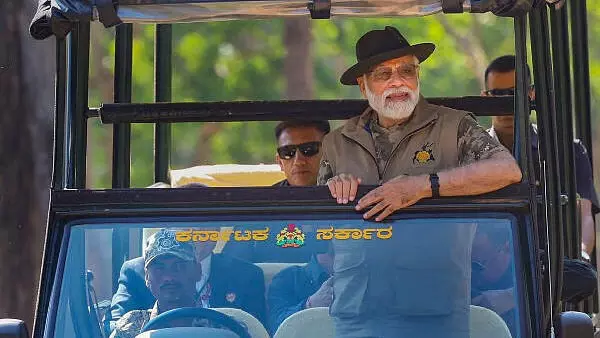 PM Modi : जामनगर में अनंत अंबानी के वनतारा पशु बचाव केंद्र का दौरा किया PM Modi : जामनगर में अनंत अंबानी के वनतारा पशु बचाव केंद्र का दौरा किया