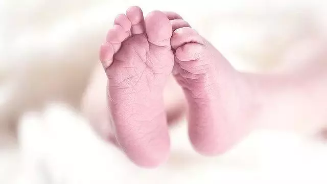2 माताओं से लेकर कोई माँ न होने तक: मुंबई में HIV संक्रमित गोद लिए गए बच्चे का चौंकाने वाला मामला 2 माताओं से लेकर कोई माँ न होने तक: मुंबई में HIV संक्रमित गोद लिए गए बच्चे का चौंकाने वाला मामला
