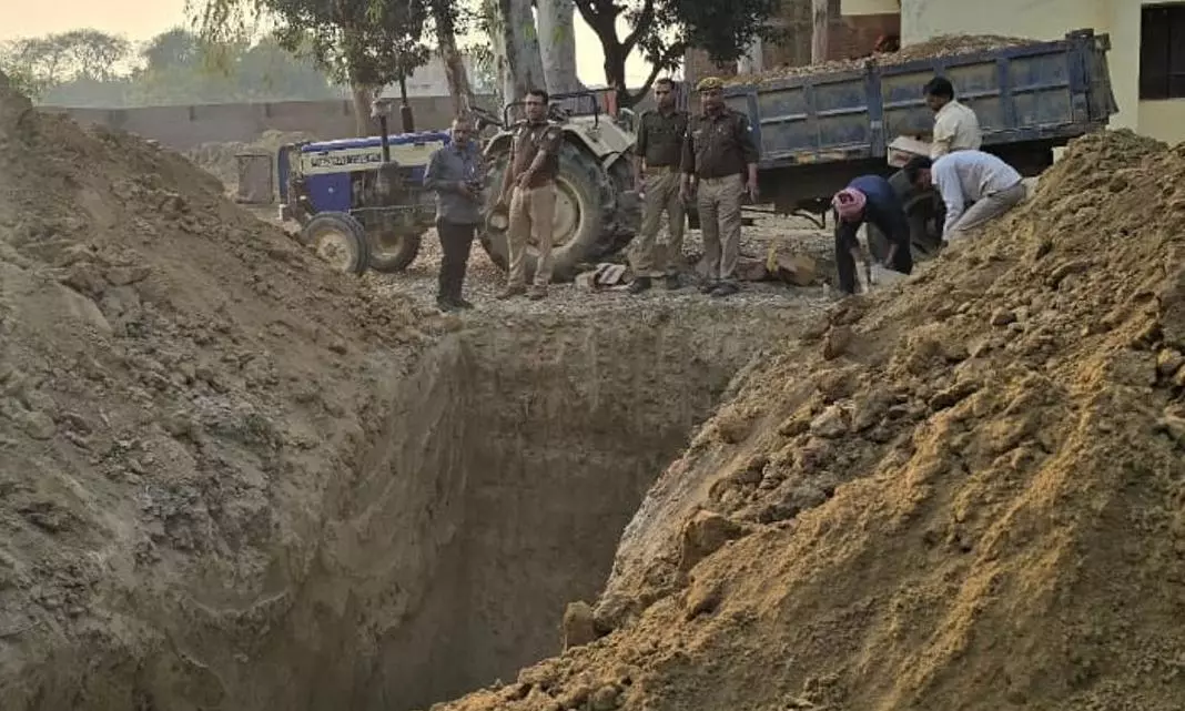 Ballia: जिला स्तरीय कमेटी की निगरानी में 24,605 लीटर अवैध शराब नष्ट Ballia: जिला स्तरीय कमेटी की निगरानी में 24,605 लीटर अवैध शराब नष्ट