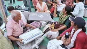 Haryana : चुनाव आचार संहिता का उल्लंघन करने पर पांच गिरफ्तार Haryana : चुनाव आचार संहिता का उल्लंघन करने पर पांच गिरफ्तार