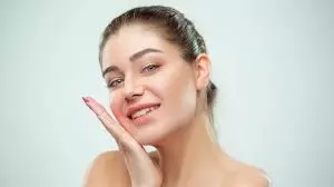Skin care: चेहरे पर दाग-धब्बों से हैं परेशान तो गुलाब जल में मिलाकर लगाएं ये चीजें Skin care: चेहरे पर दाग-धब्बों से हैं परेशान तो गुलाब जल में मिलाकर लगाएं ये चीजें