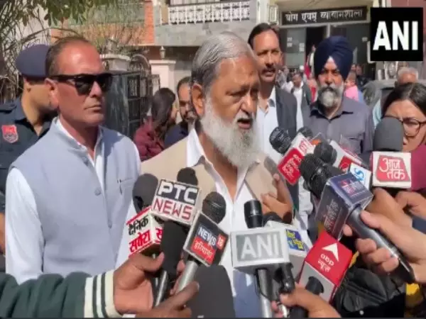 Haryana Local Body Elections: मंत्री अनिल विज ने अंबाला में अपना वोट डाला Haryana Local Body Elections: मंत्री अनिल विज ने अंबाला में अपना वोट डाला