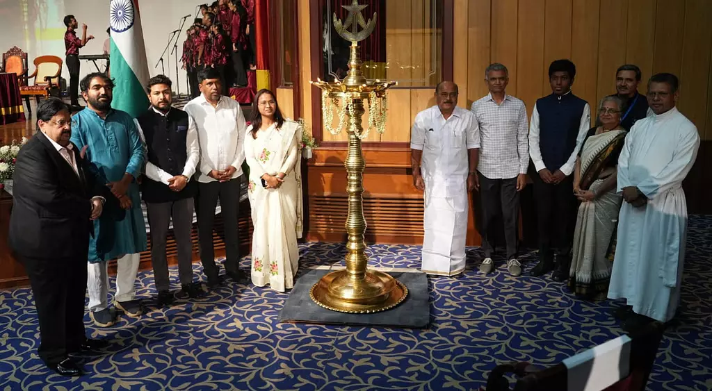Karnataka: सार्वजनिक नेता बन चुके पूर्व छात्रों का सम्मान Karnataka: सार्वजनिक नेता बन चुके पूर्व छात्रों का सम्मान