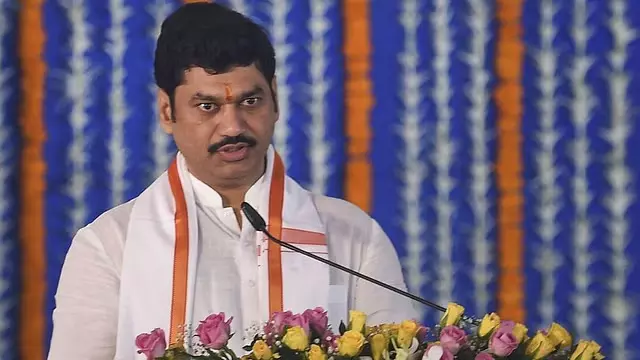 बीड सरपंच हत्या: मुंडे की पत्नी करुणा शर्मा का दावा, बजट सत्र से पहले होगा इस्तीफे का ऐलान बीड सरपंच हत्या: मुंडे की पत्नी करुणा शर्मा का दावा, बजट सत्र से पहले होगा इस्तीफे का ऐलान