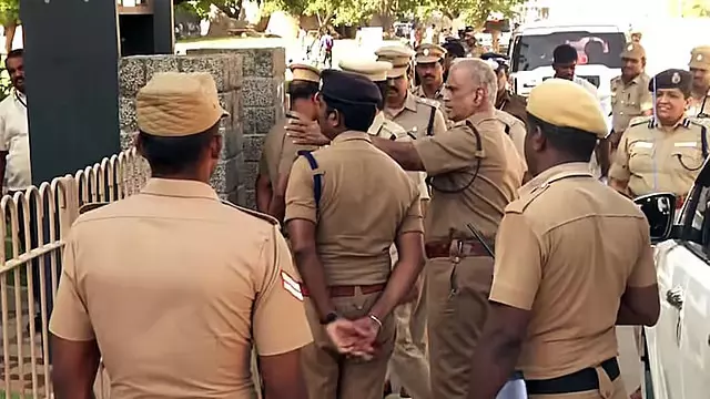 Tamil Nadu: पिता की डांट से परेशान NEET अभ्यर्थी ने की आत्महत्या Tamil Nadu: पिता की डांट से परेशान NEET अभ्यर्थी ने की आत्महत्या