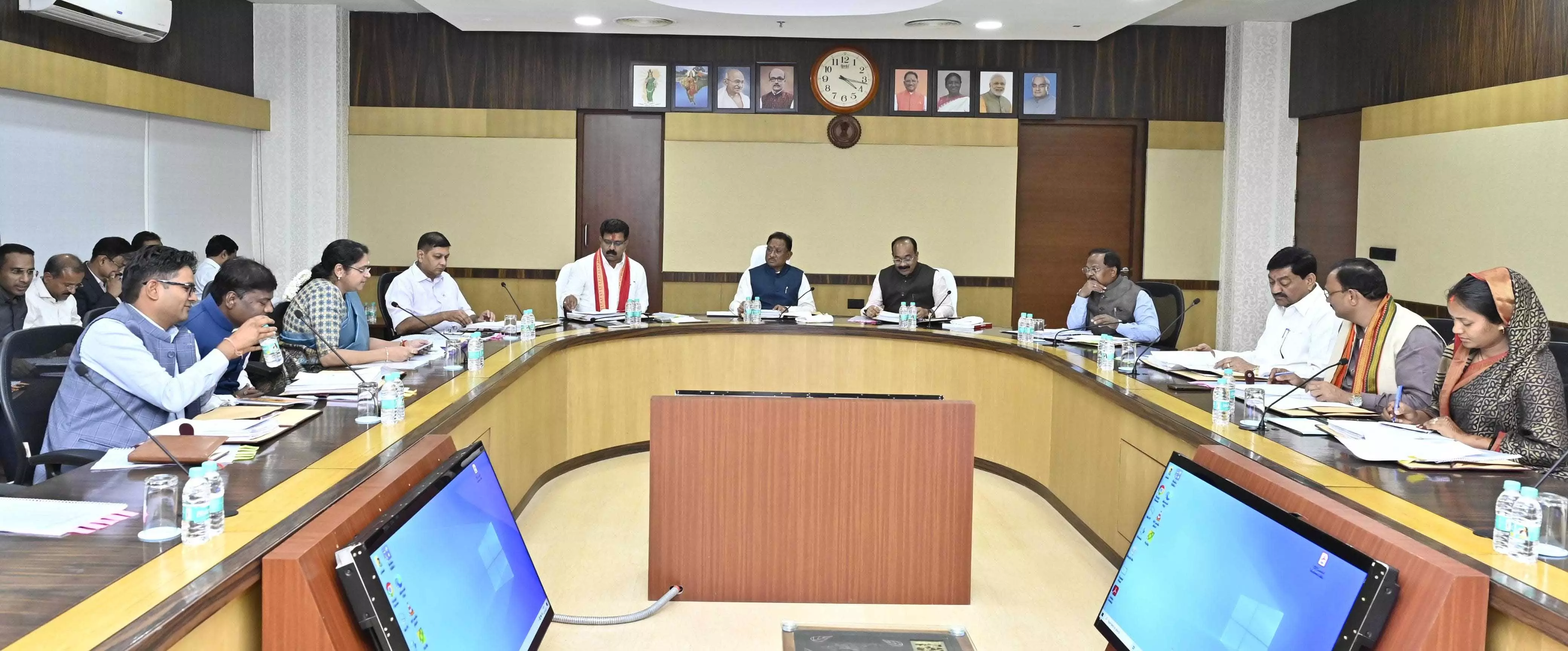 CG BREAKING: साय कैबिनेट की बैठक शुरू CG BREAKING: साय कैबिनेट की बैठक शुरू