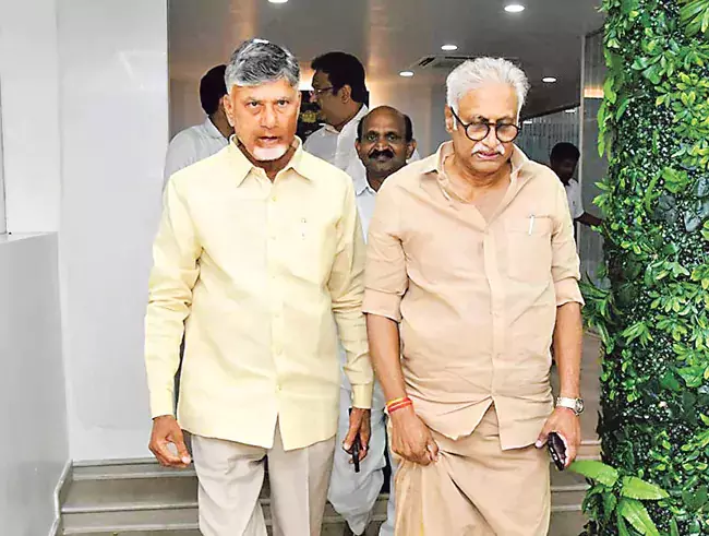 Andhra: तीन दशक बाद एक मंच पर चंद्रबाबू, दग्गुबाती Andhra: तीन दशक बाद एक मंच पर चंद्रबाबू, दग्गुबाती