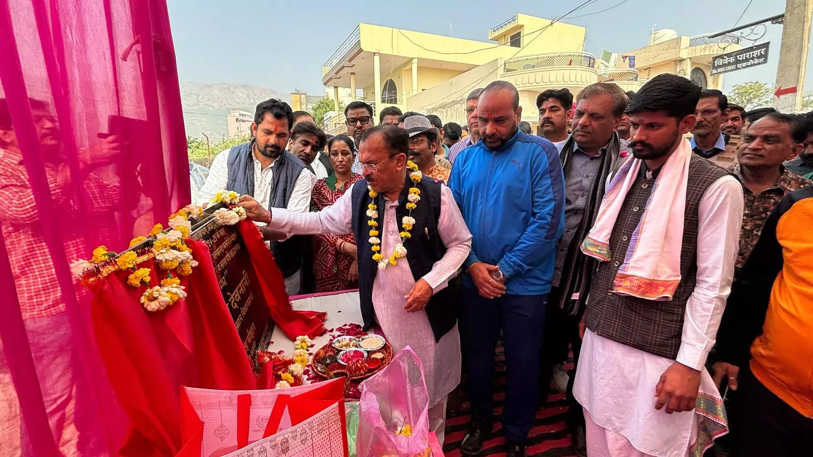 Ajmer: विधानसभा अध्यक्ष ने किया 88 लाख रूपए की सड़क निर्माण कार्य का शुभारम्भ Ajmer: विधानसभा अध्यक्ष ने किया 88 लाख रूपए की सड़क निर्माण कार्य का शुभारम्भ