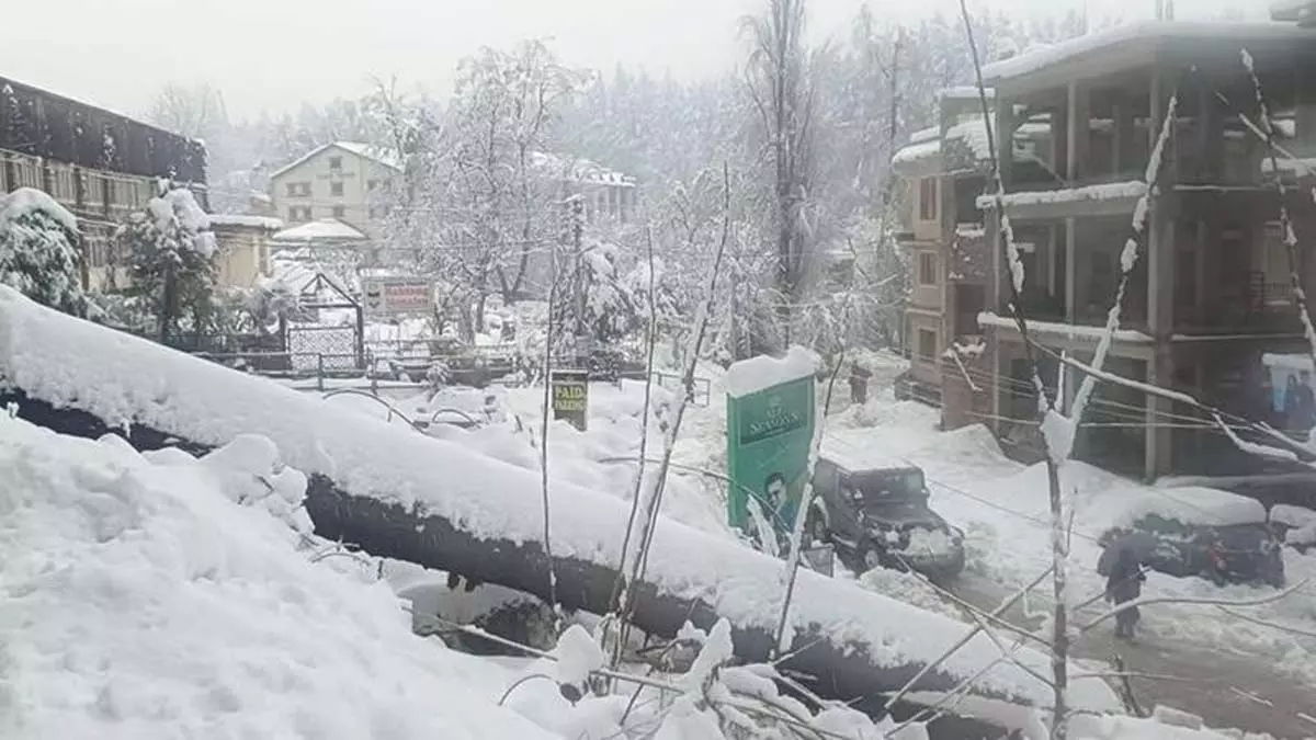 Himachal Pradesh के कई हिस्सों में भारी बारिश और बर्फबारी का ऑरेंज अलर्ट जारी Himachal Pradesh के कई हिस्सों में भारी बारिश और बर्फबारी का ऑरेंज अलर्ट जारी