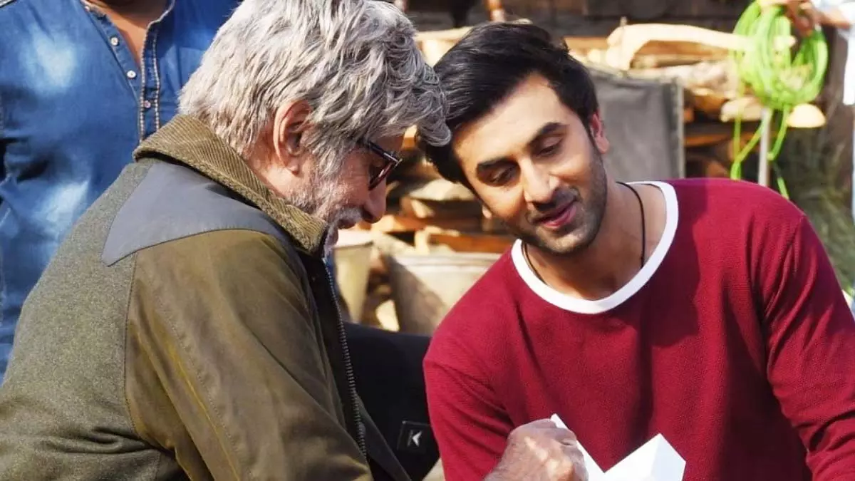 अमिताभ बच्चन ने ARKS के लॉन्च पर ब्रह्मास्त्र के सह-कलाकार रणबीर कपूर को प्यार भेजा अमिताभ बच्चन ने ARKS के लॉन्च पर ब्रह्मास्त्र के सह-कलाकार रणबीर कपूर को प्यार भेजा