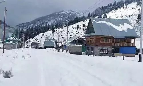 कुपवाड़ा के ऊपरी इलाकों का सड़क संपर्क चौथे दिन भी कटा रहा