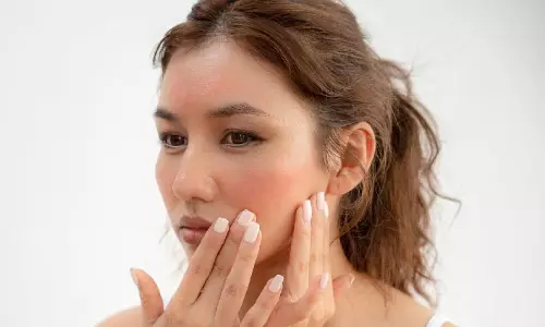 Skin Care: चेहरे पर नींबू का रस लगाने के फायदे और नुकसान, जानें सही तरीका Skin Care: चेहरे पर नींबू का रस लगाने के फायदे और नुकसान, जानें सही तरीका