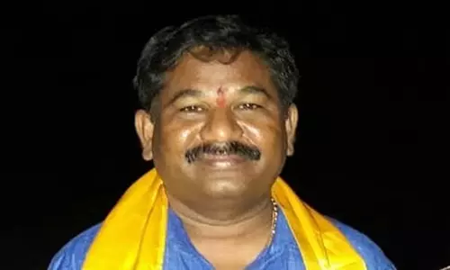 Andhra: मंत्री वीरंजनेय स्वामी ने गरलापेटा में सामाजिक सुरक्षा पेंशन वितरित की Andhra: मंत्री वीरंजनेय स्वामी ने गरलापेटा में सामाजिक सुरक्षा पेंशन वितरित की