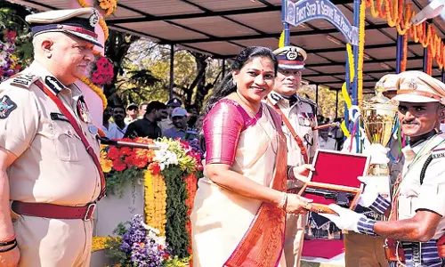 Andhra: आंध्र प्रदेश की गृह मंत्री अनीता ने शीघ्र न्याय का वादा किया